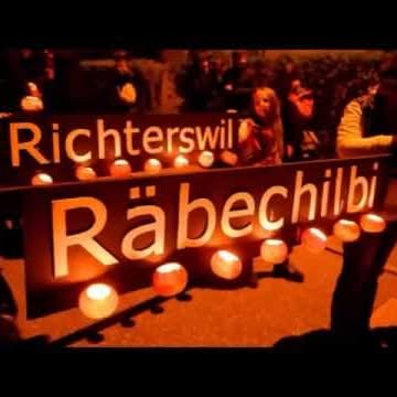 Und nochmals ein Videos vom Umzug. 
https://youtu.be/2nOUqAO4F9U  …