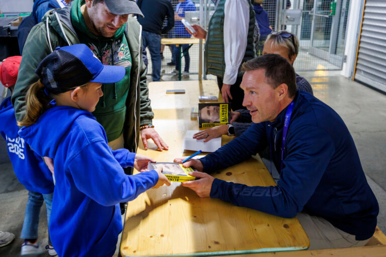 Jeff Tomlinson in Swiss-Arena: Berührende Momente beim Wiedersehe …