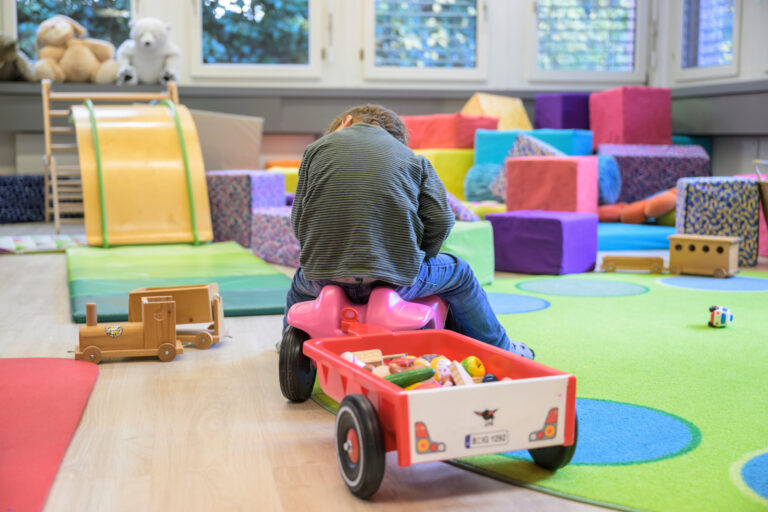 Kinderbetreuung in Thalwil: Eltern und Politiker gehen wegen Subve …