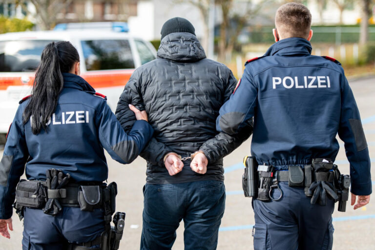 Polizeikontrolle in Wädenswil und Thalwil: Polizei verhaftet drei …