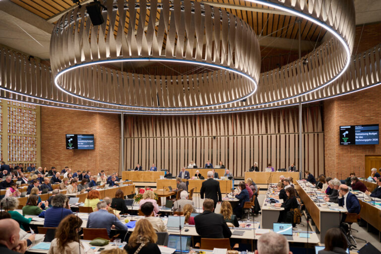 Budget 2026 des Kantons Zürich: Velobahn Limmattal, Seeuferweg in …