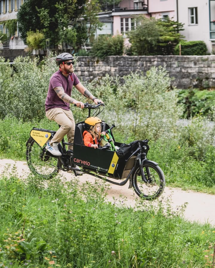🚲🌿 Die Velosaison ist gestartet – perfekt, um das Cargo-E- …