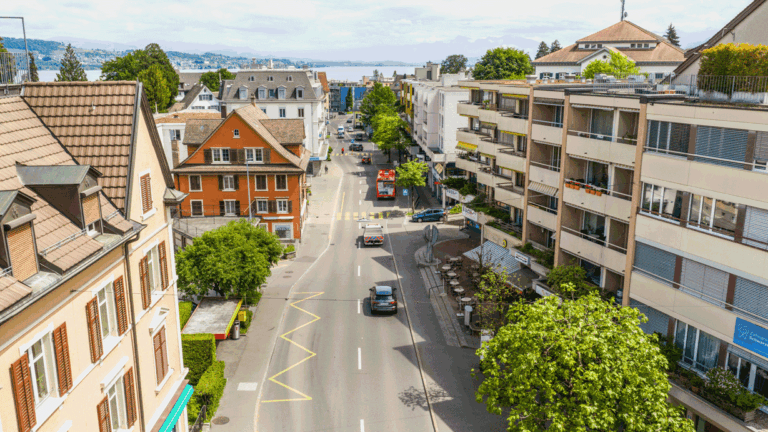 EINE FRAU UND ZWEI NEUE LÄDEN SETZEN EINEN GEGENTREND IM ZENTRUM