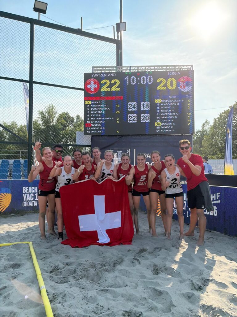 Aus der Halle in den Sand