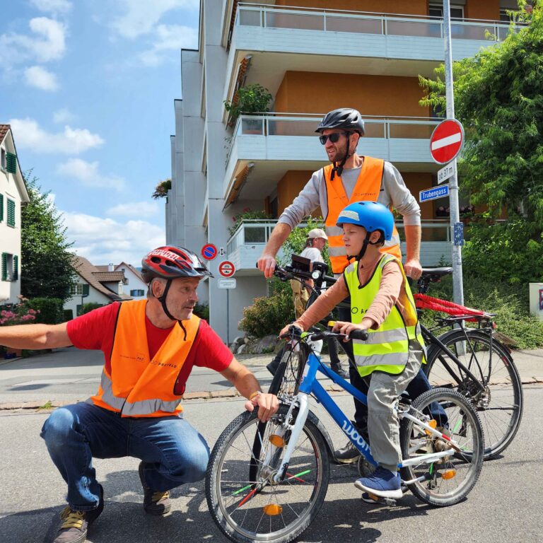 Wie Kinder sattelfest werden: Velofahrkurse in Langnau am Albis
